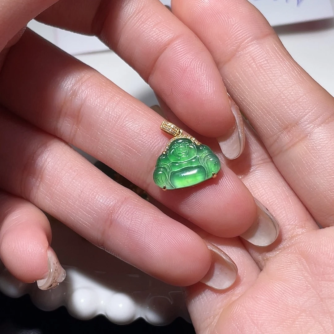 翡翠18K金镶嵌颈饰吊坠