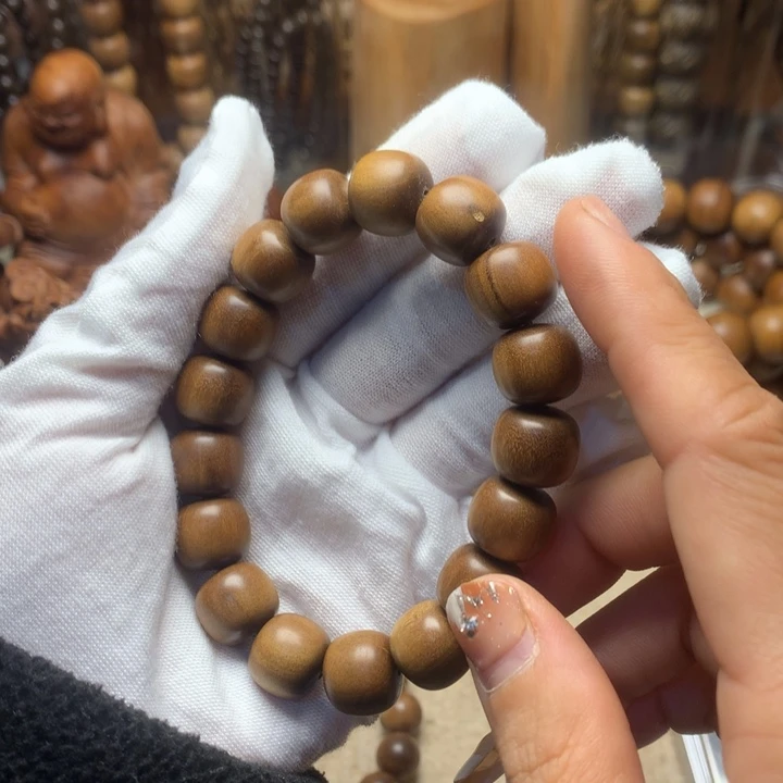 檀香木其他老山檀香手把件瑕疵