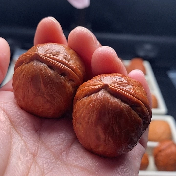 用***6把件文玩核桃红绣球