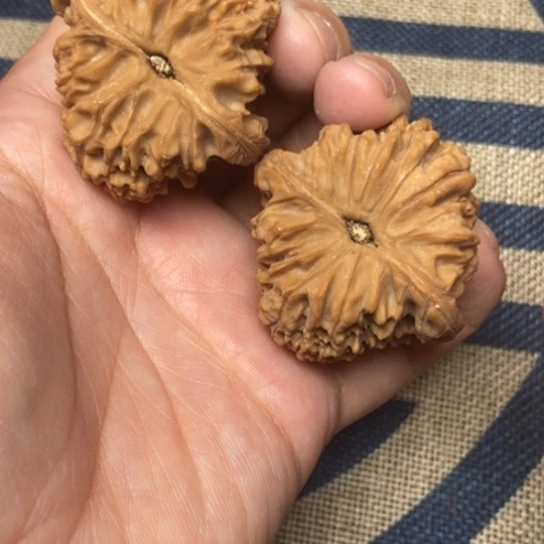 吊坠文玩核桃三角疆