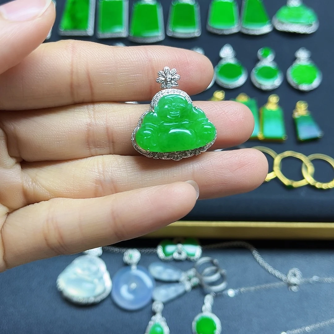 翡翠18K金镶嵌颈饰