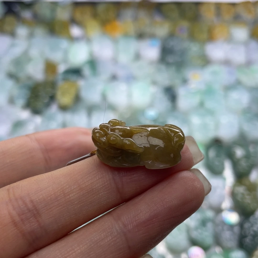 翡翠未镶嵌颈饰貔貅