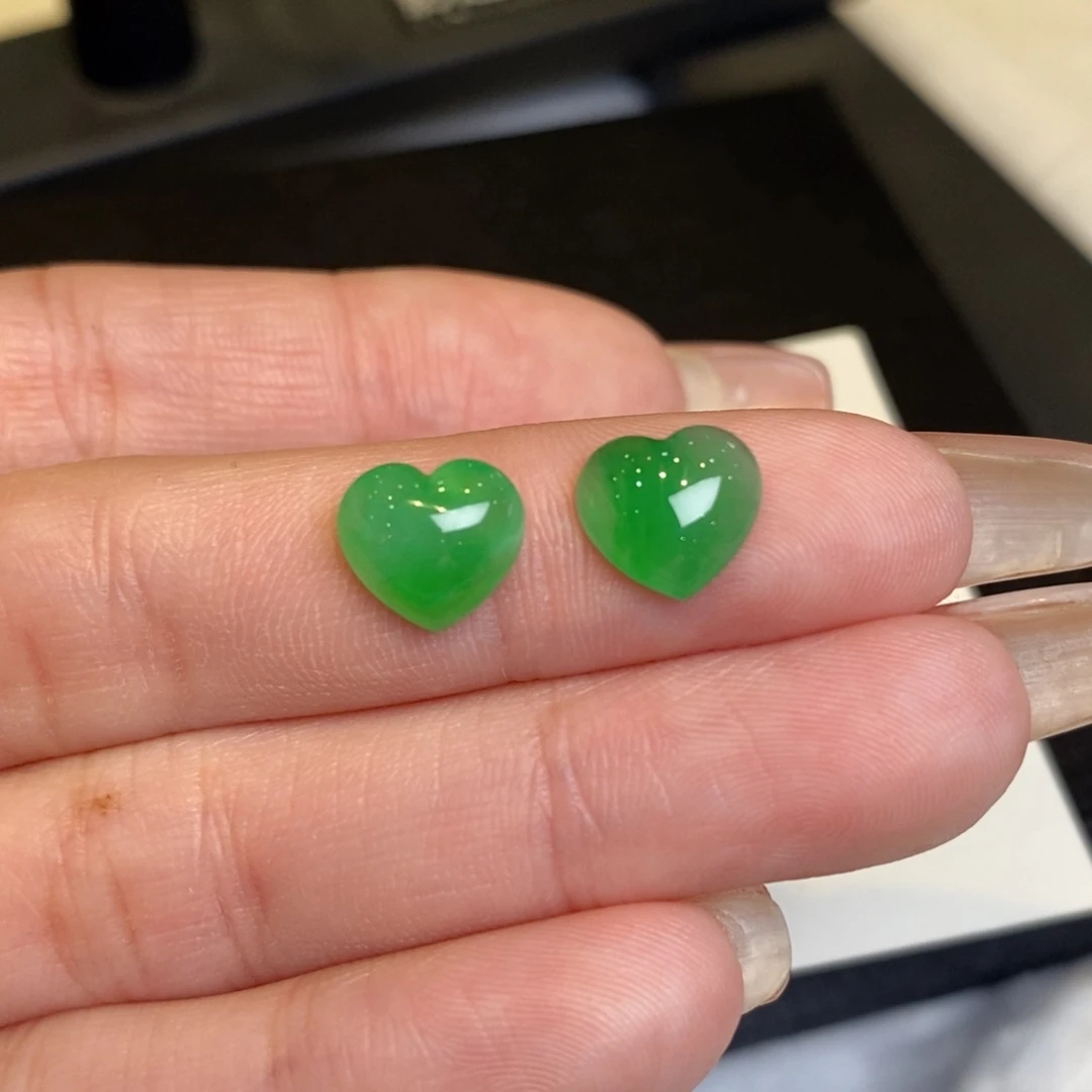 翡翠耳饰未镶嵌爱心