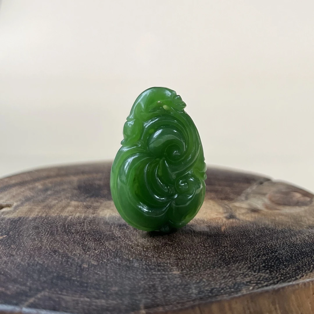 GH334天然和田玉吊坠手工雕刻碧玉吊坠简约 百搭多样性发其一