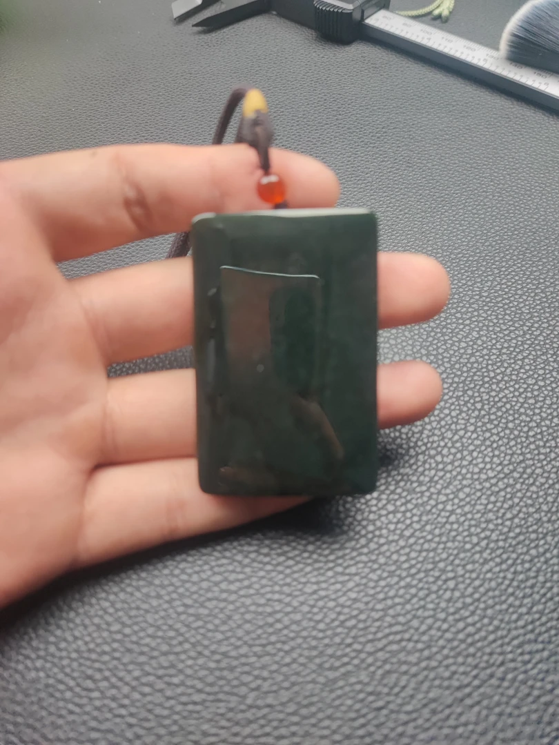 天然和田玉平安无事牌黑油青（多样性拍一发一）