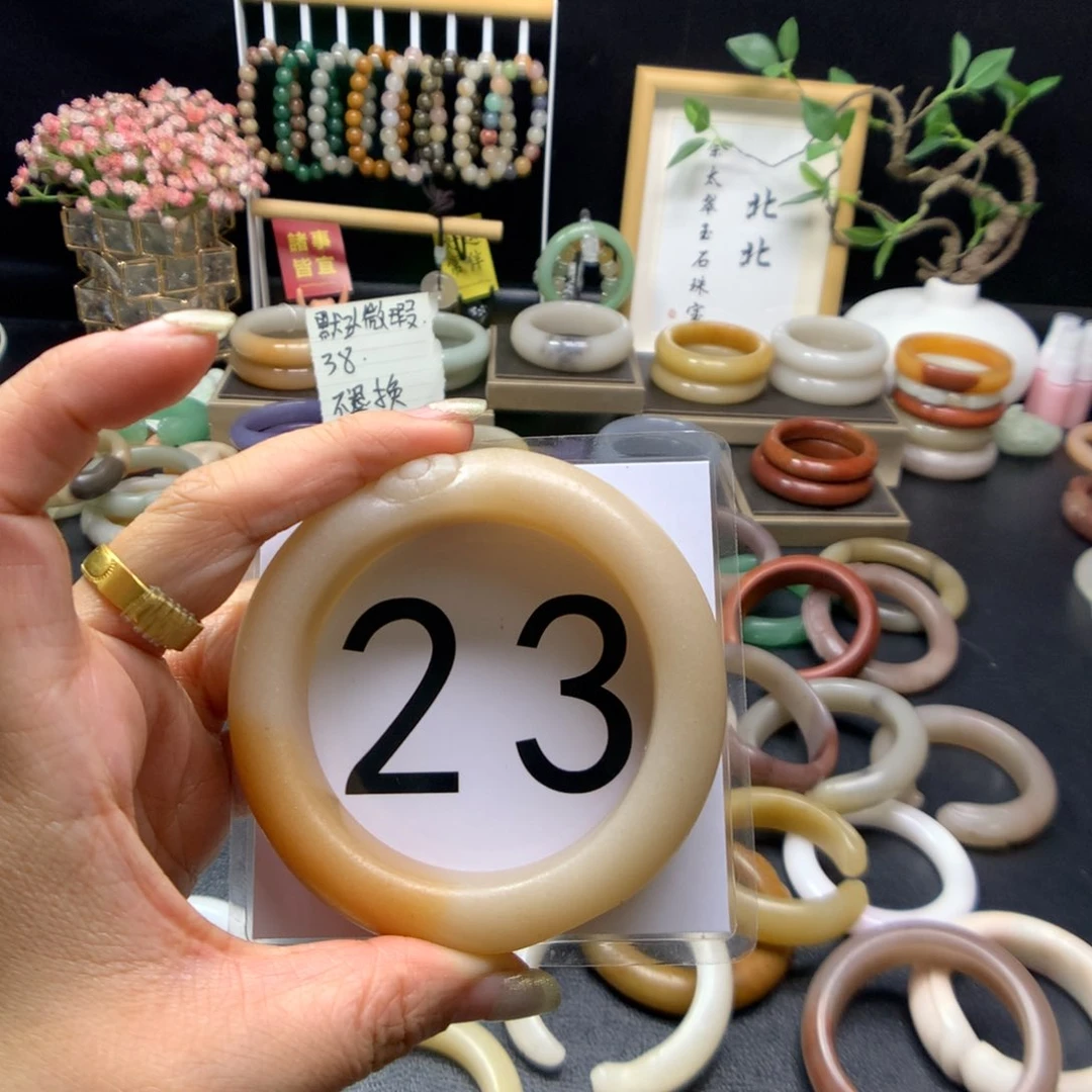 石英质玉手镯未镶嵌肖****）