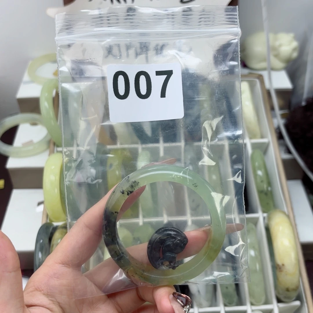 蛇纹石玉未镶嵌手镯氺*蓙