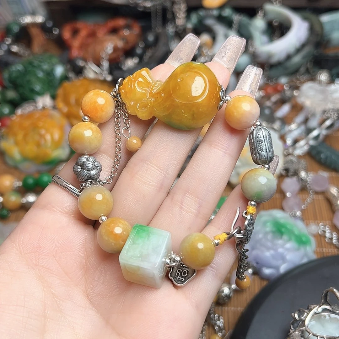 翡翠未镶嵌颈饰藏****》吊坠