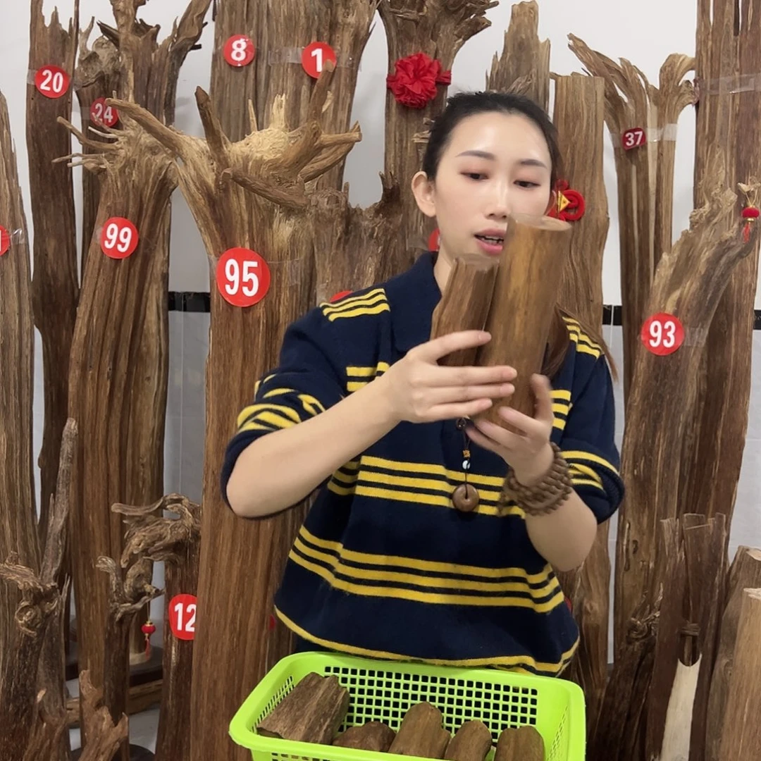 沉香碎屑沉香原材料