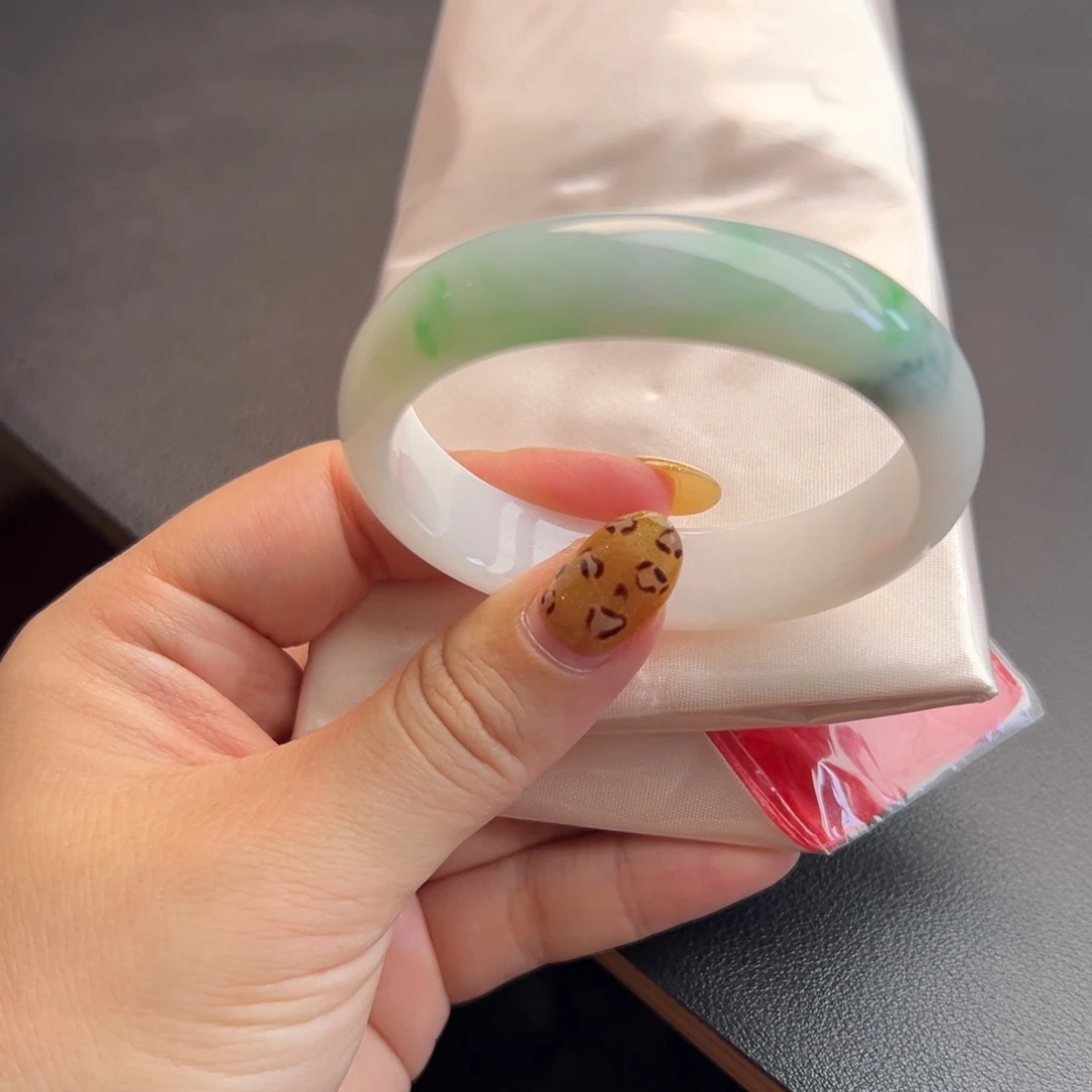 翡翠未镶嵌手镯50.6贵妃