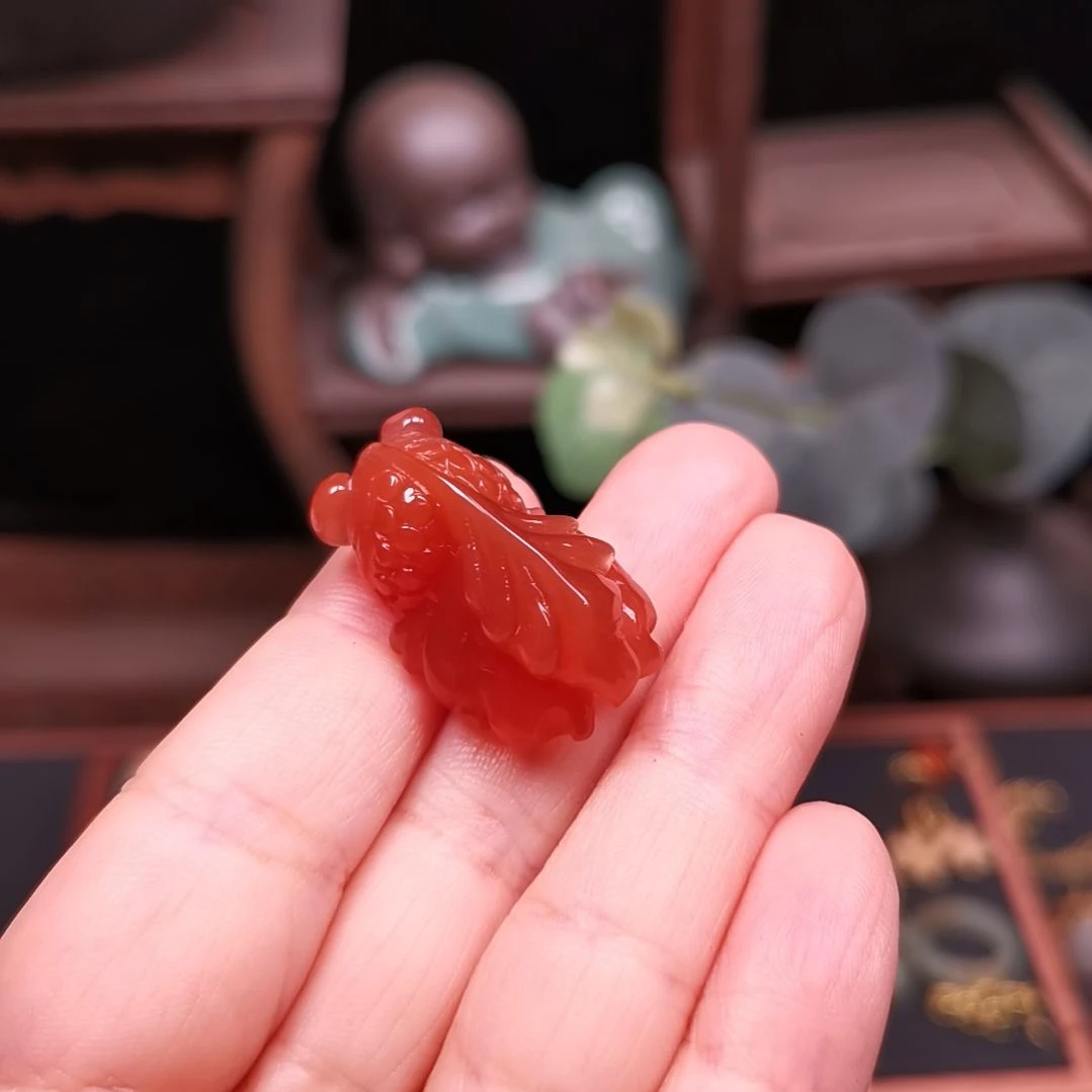 洪***丽颈饰未镶嵌南红玛瑙