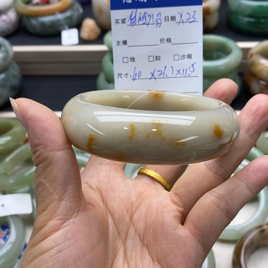 未镶嵌手镯石英质玉