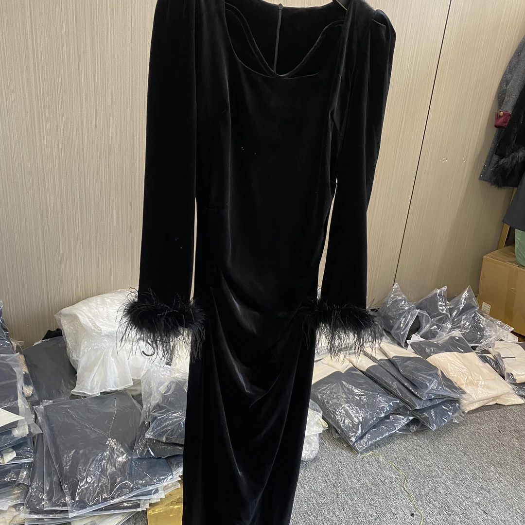 丝绒连衣裙长袖春季黑色圆领网红设计师收腰