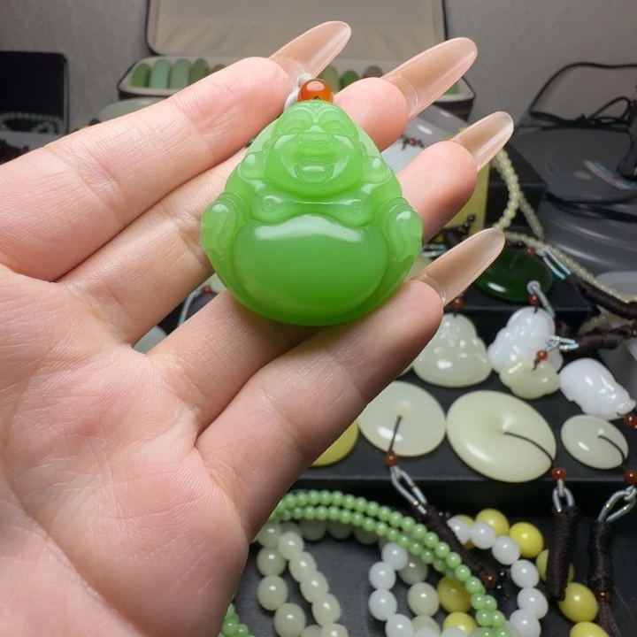 新疆老料苹果绿佛公吊坠