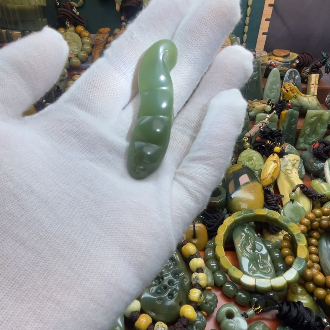 岫岩老玉（透闪石质玉）未镶嵌颈饰