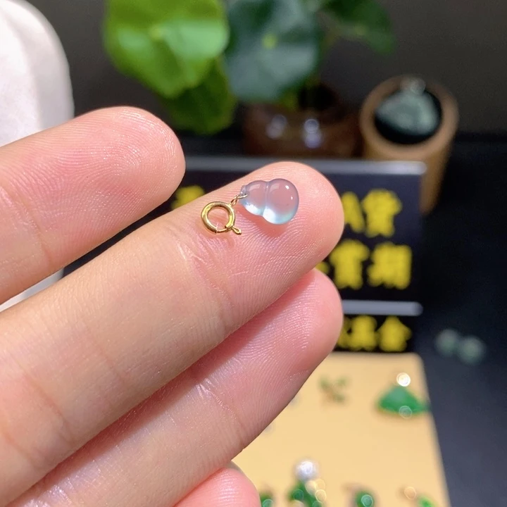 颈饰18K金镶嵌翡翠吊坠