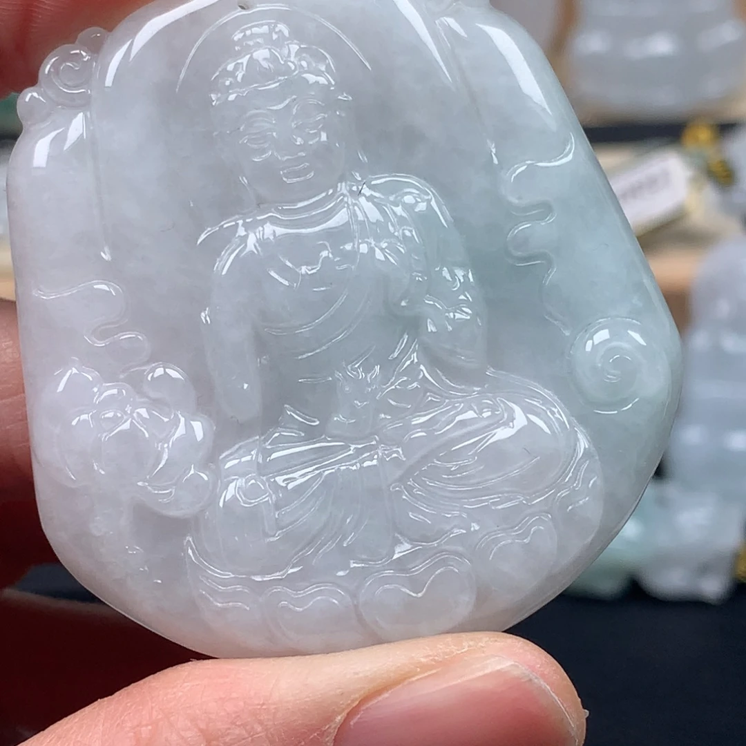 翡翠未镶嵌颈饰虚空藏