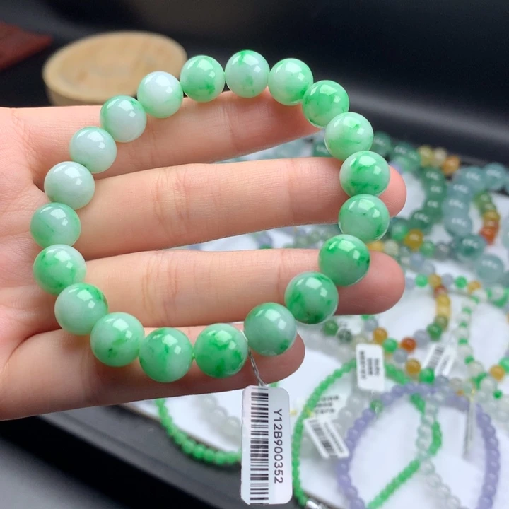 翡翠手镯未镶嵌翡翠