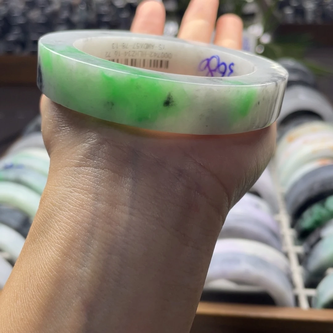 定制翡翠未镶嵌翡翠手镯