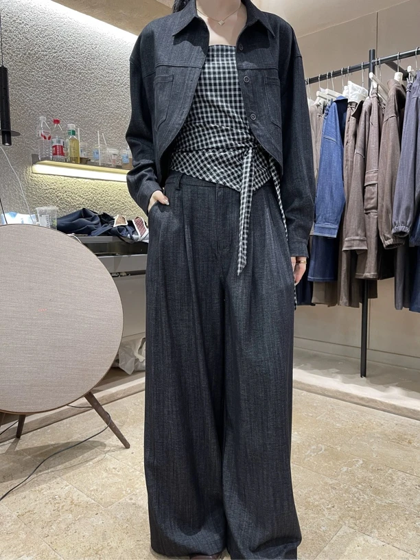 秋款韩系格子吊带搭配牛仔外套与高腰阔腿裤