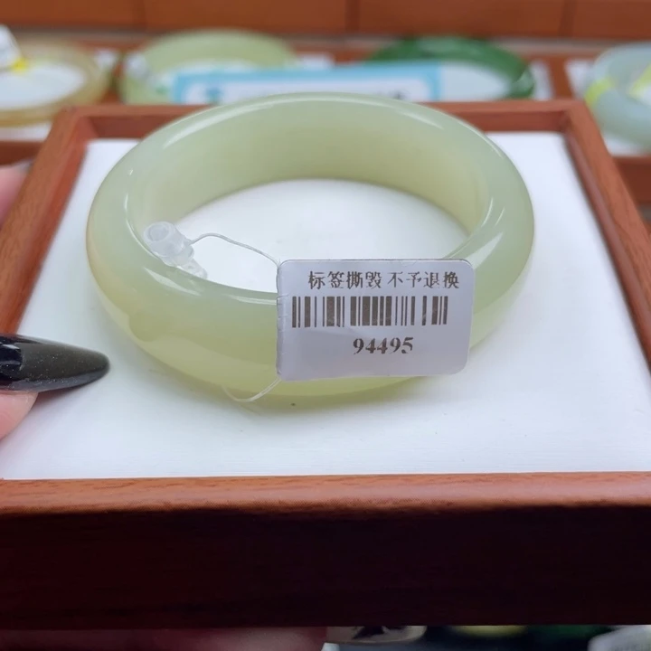 【闪购商品】未镶嵌手镯和田玉51.2