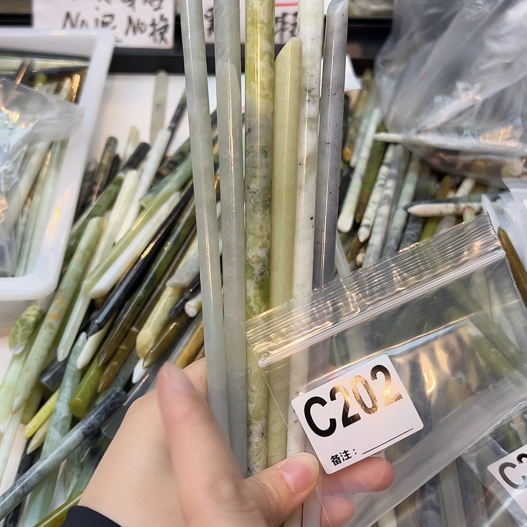昀***儿未镶嵌蛇纹石玉发饰