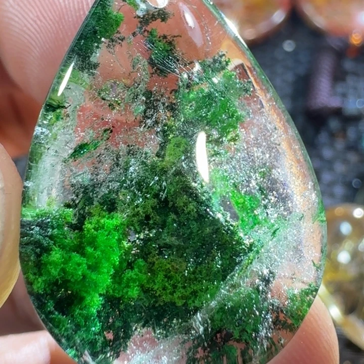 水晶颈饰未镶嵌红****师