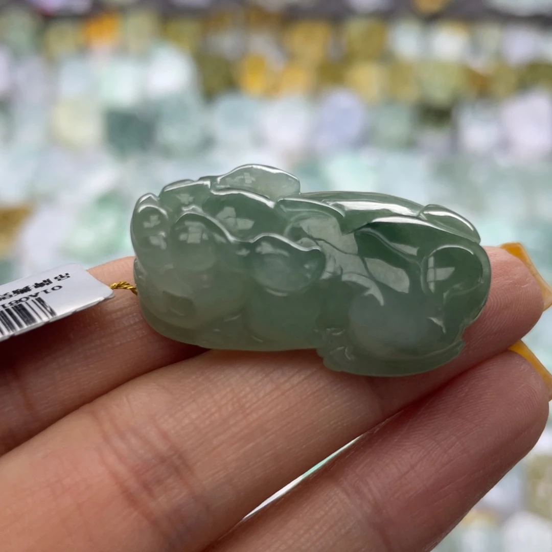 z***l颈饰未镶嵌翡翠貔貅