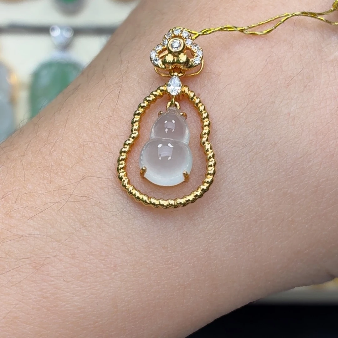 翡翠18K金镶嵌颈饰