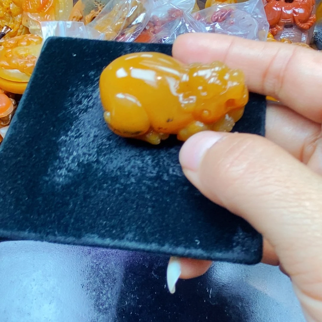 石英质玉（黄龙玉）未镶嵌颈饰
