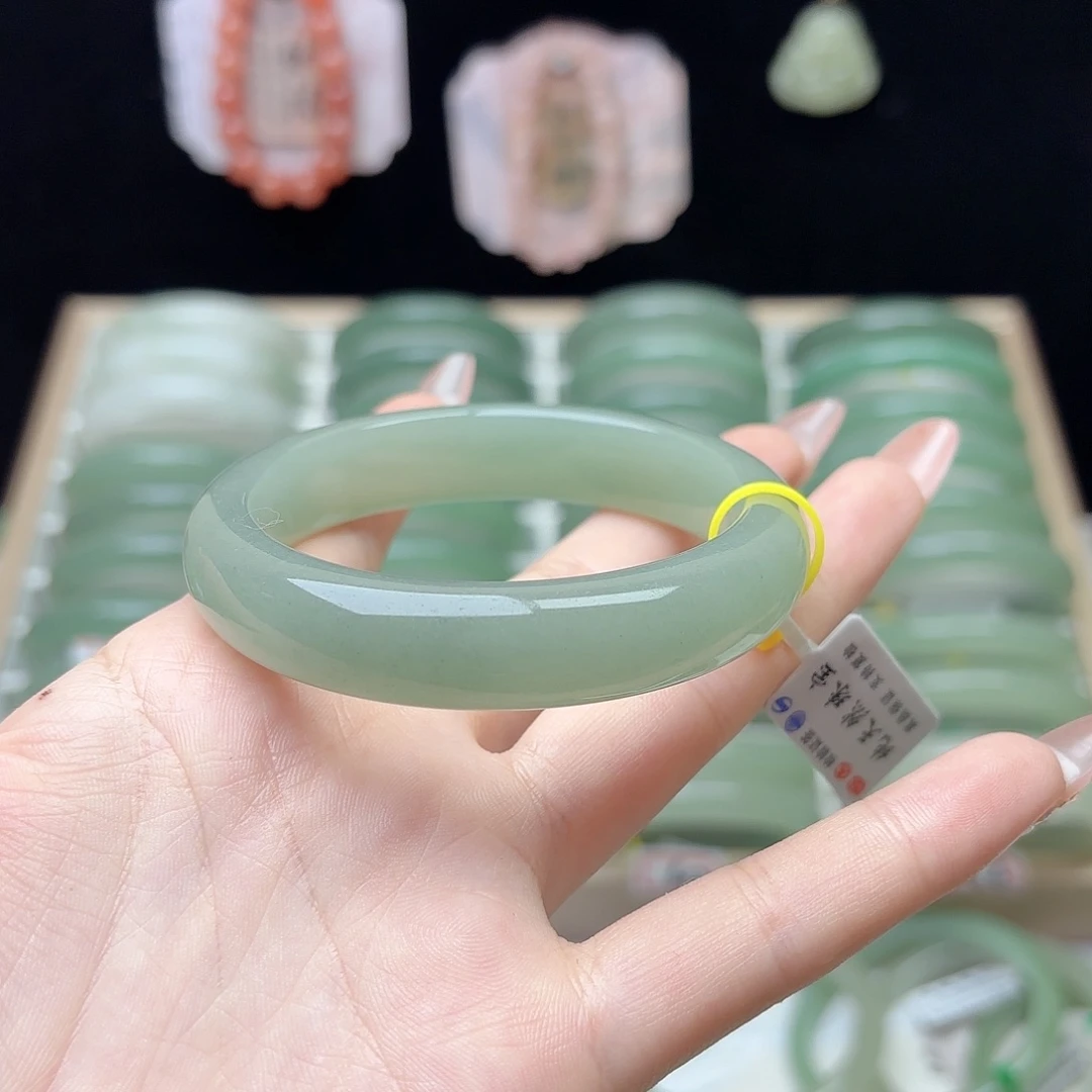 未镶嵌手镯石英质玉56