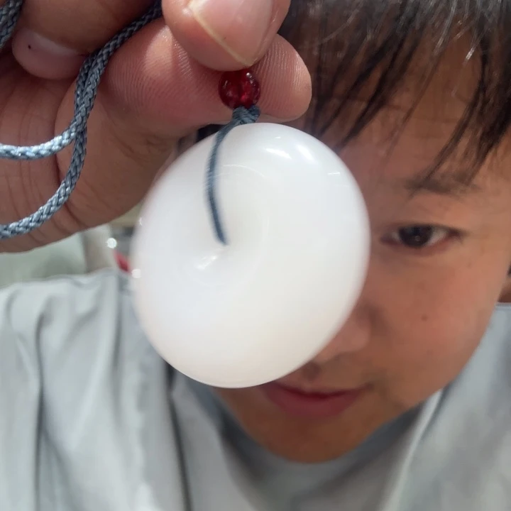 石英质玉未镶嵌颈饰