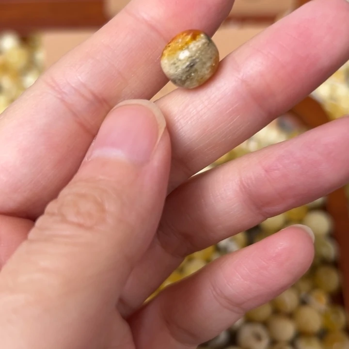蜜蜡未镶嵌裸石10.5mm一个