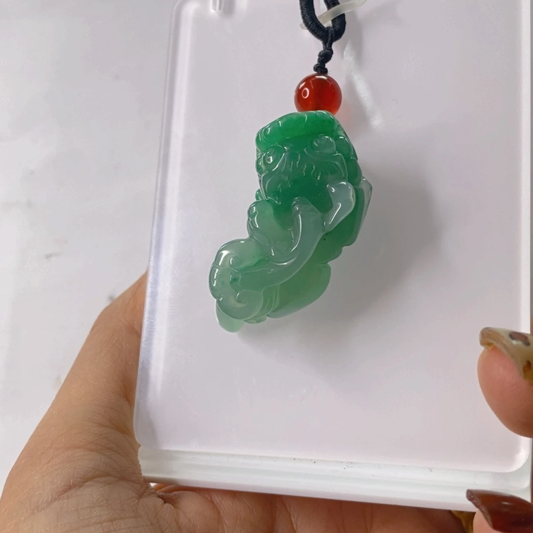 石英质玉未镶嵌颈饰