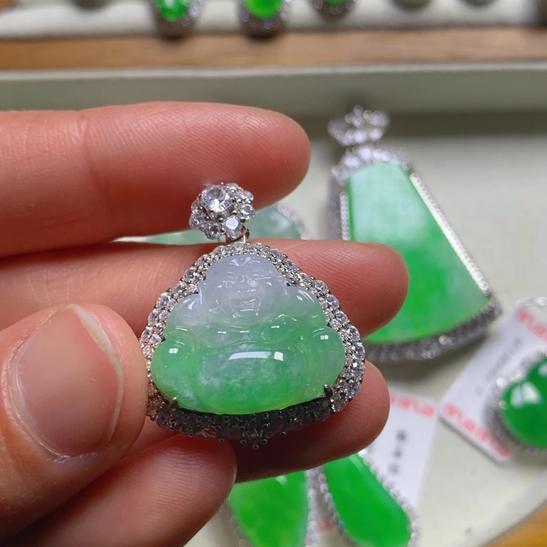 翡翠颈饰银S925镶嵌佛公吊坠