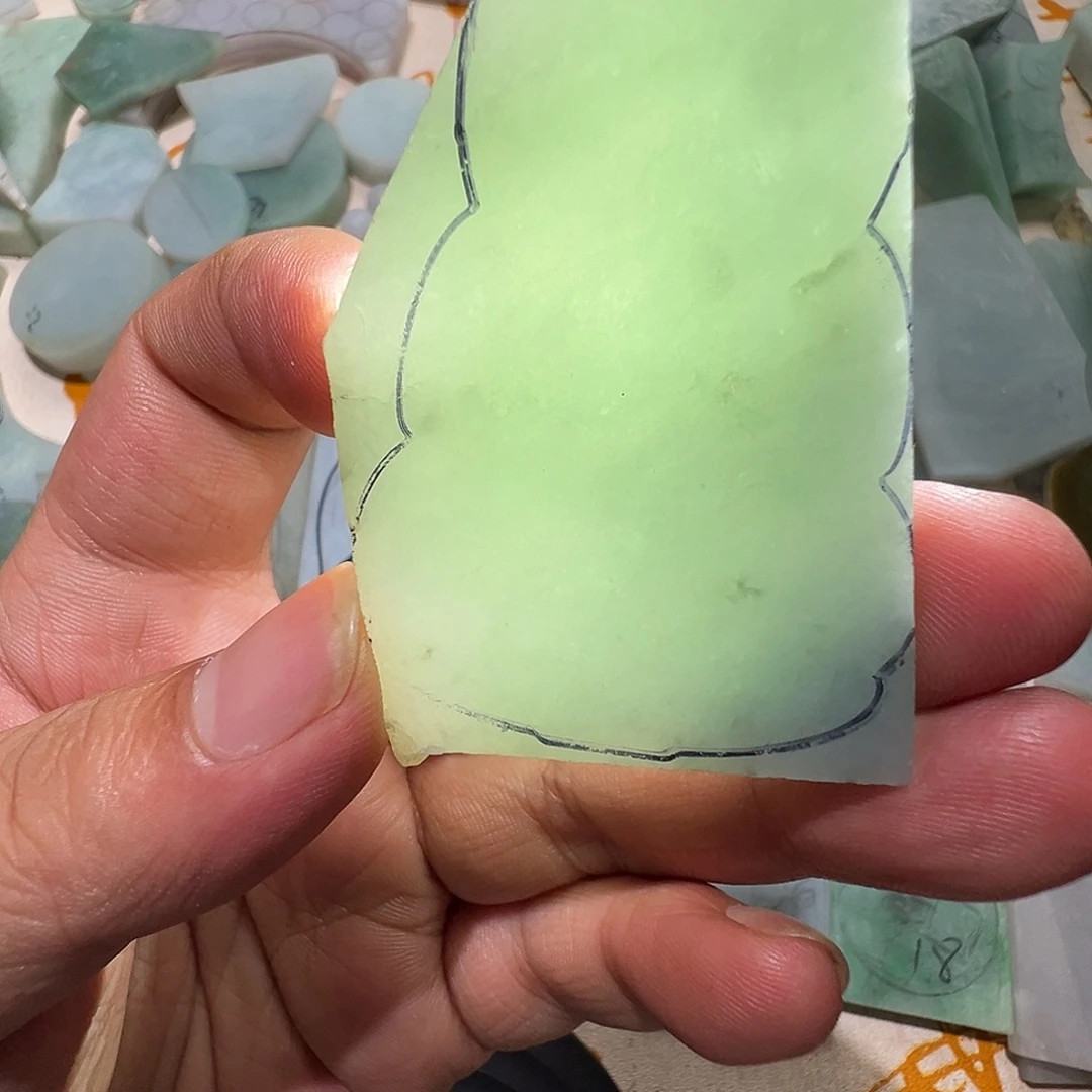 翡翠未镶嵌颈饰天然缅甸A货翡翠毛料