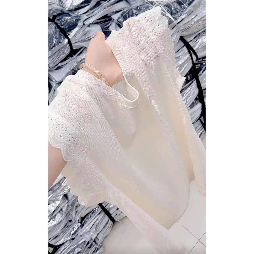 今年流行穿搭2025夏季新款温柔风镂空针织衫蕾丝花边减龄无袖上衣