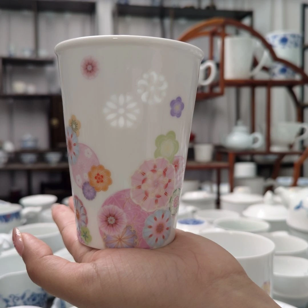 瓷粉彩皮球花可乐杯一个