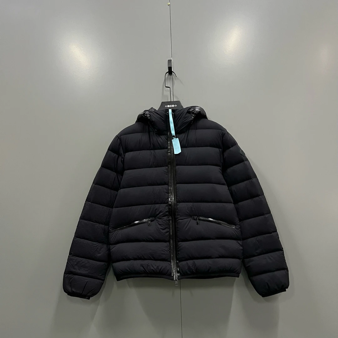 未使用 MONCLER jp1103 蒙口 黑标logo羽绒服 3码 203656