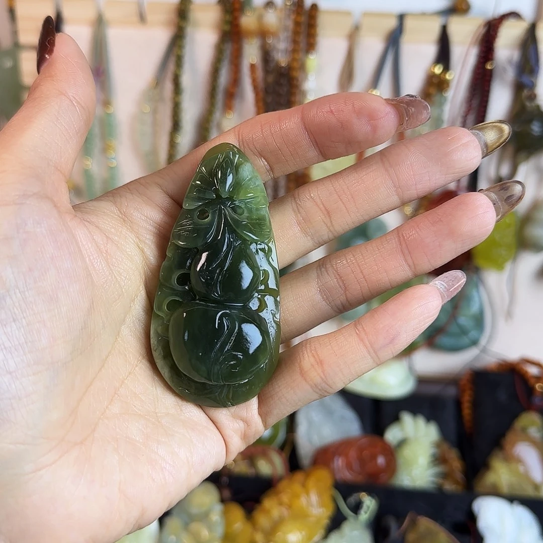 紫****蛇纹石玉未镶嵌颈饰