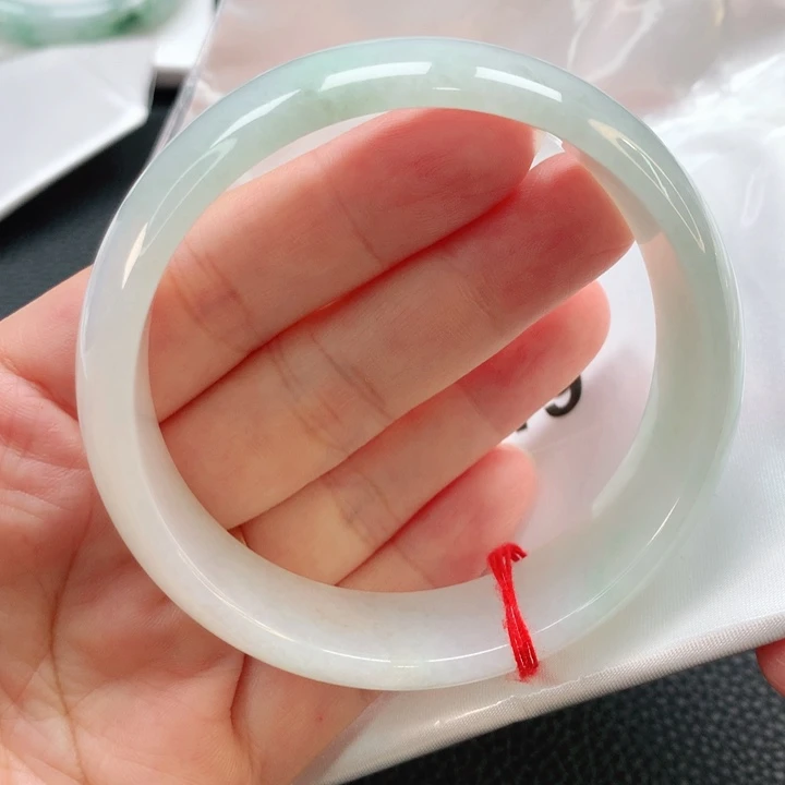 翡翠手镯未镶嵌62轮胎