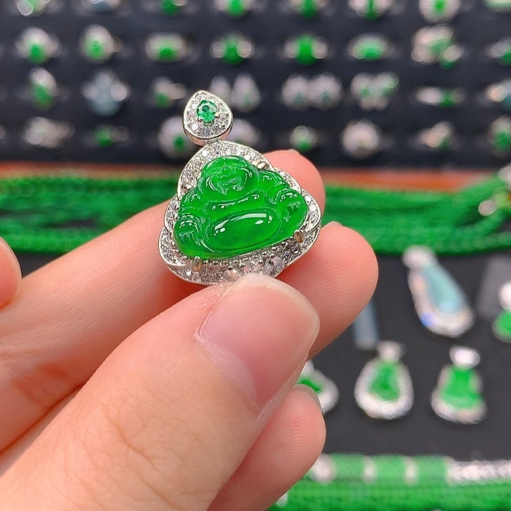 翡翠未镶嵌颈饰佛公