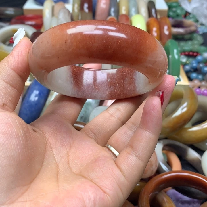 石英质玉手镯未镶嵌郝***）