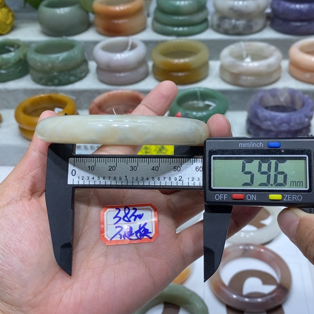 石英岩玉未镶嵌手镯