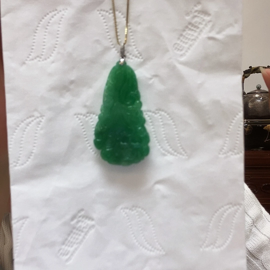 翡翠18K金镶嵌颈饰简单