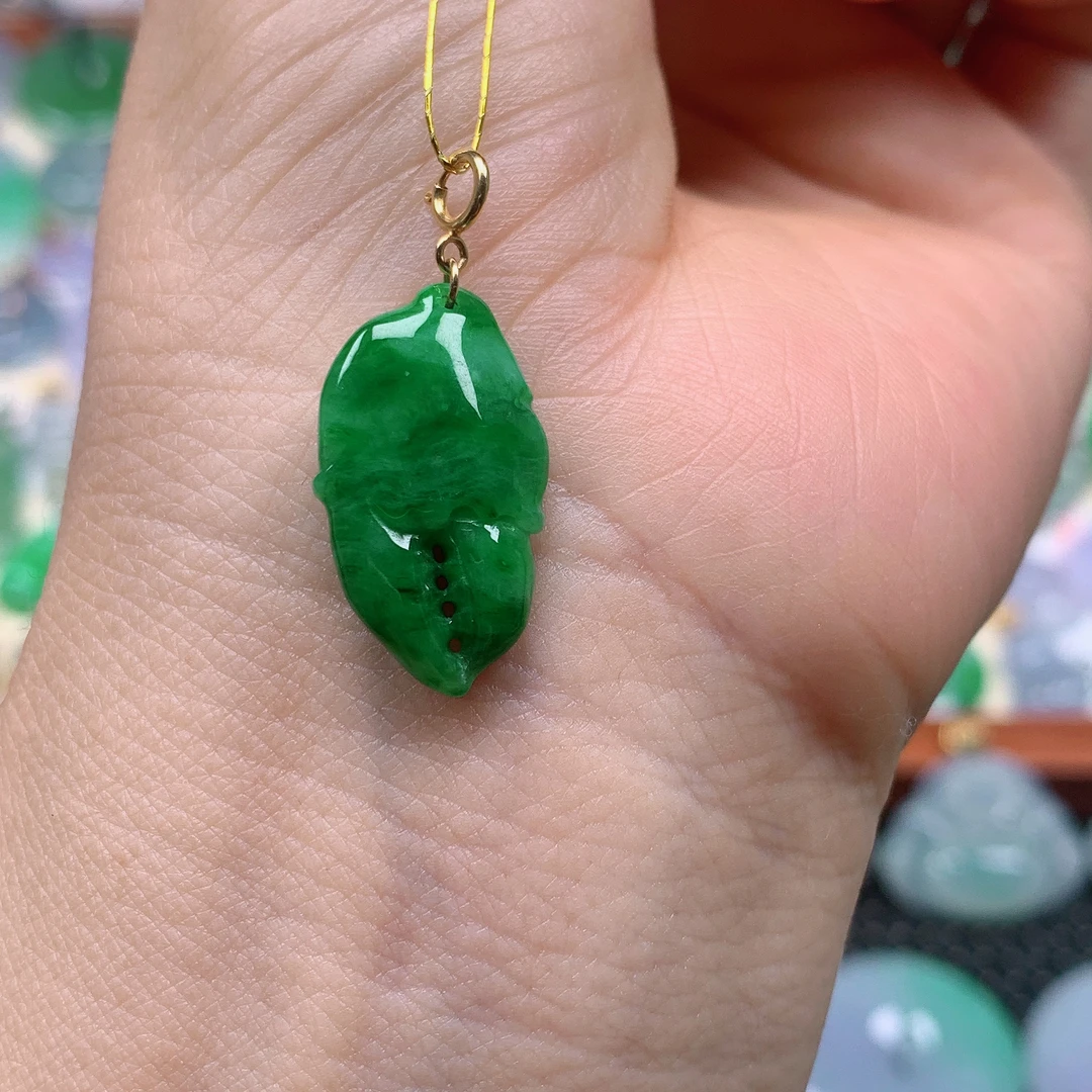 缅甸天然A货翡翠，绿蟹钳吊坠，编号162/605，尺寸21.8-12.4-4.6