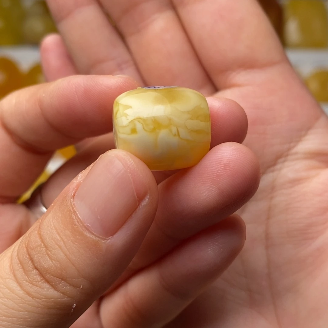 未镶嵌颈饰琥珀桶珠