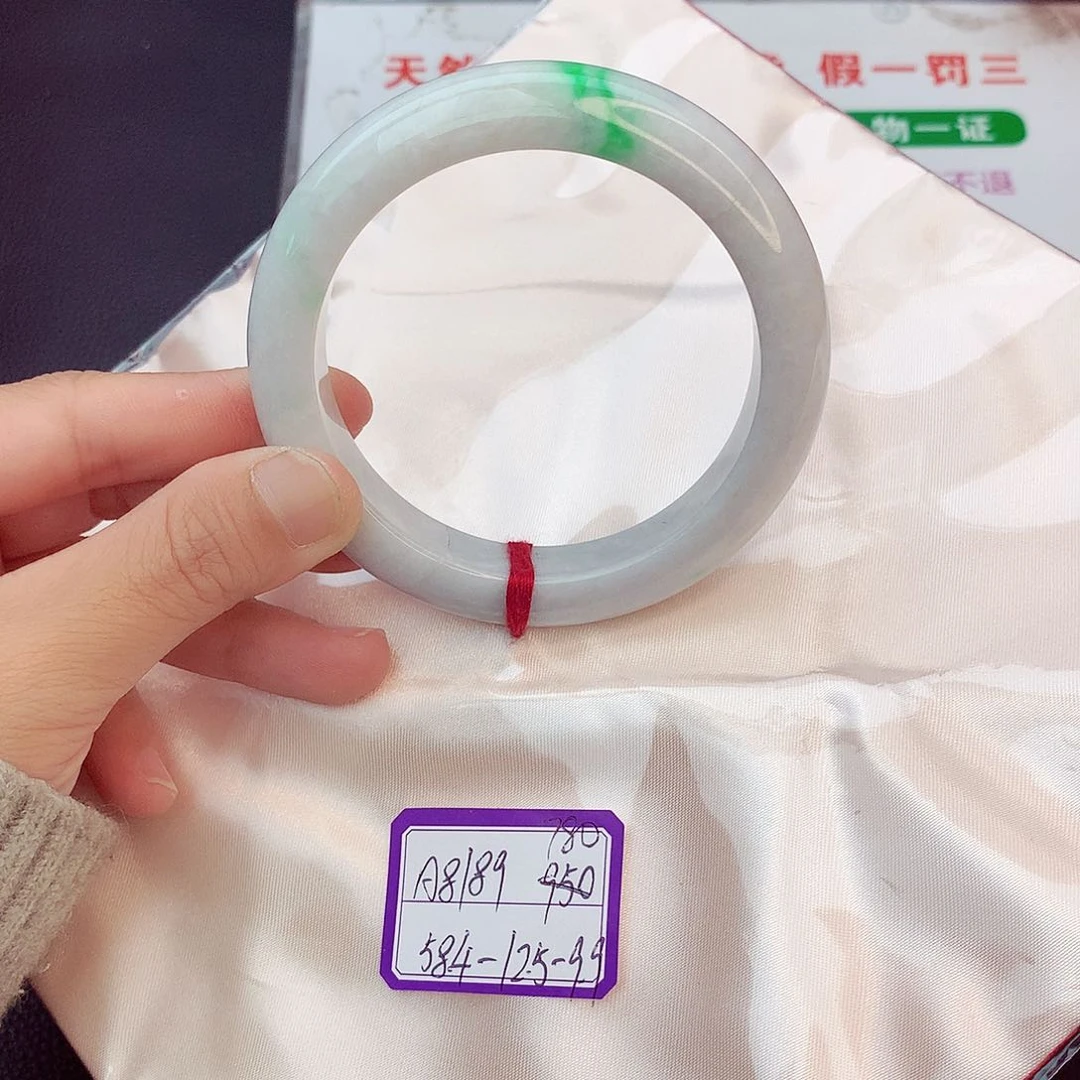 翡翠手镯未镶嵌翡翠