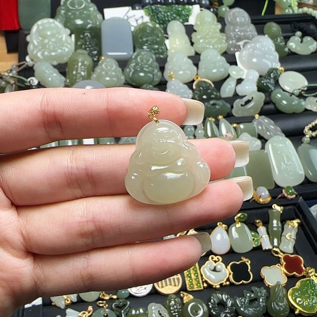 颈饰18K金镶嵌和田玉