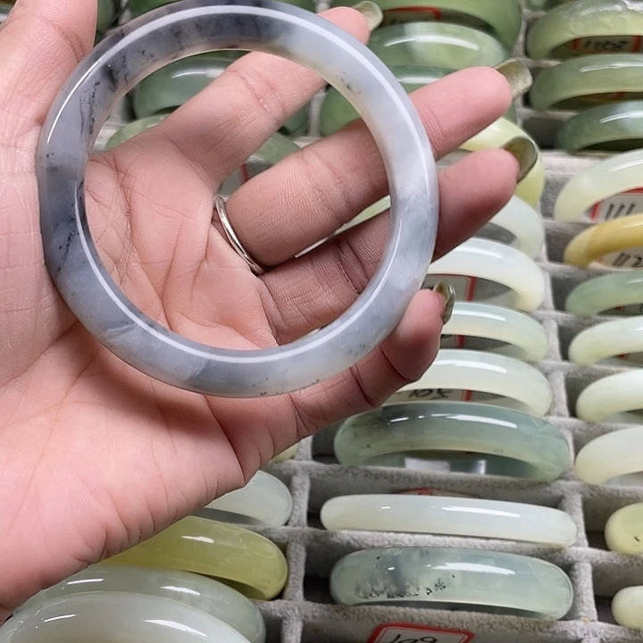 蛇纹石玉未镶嵌手镯92